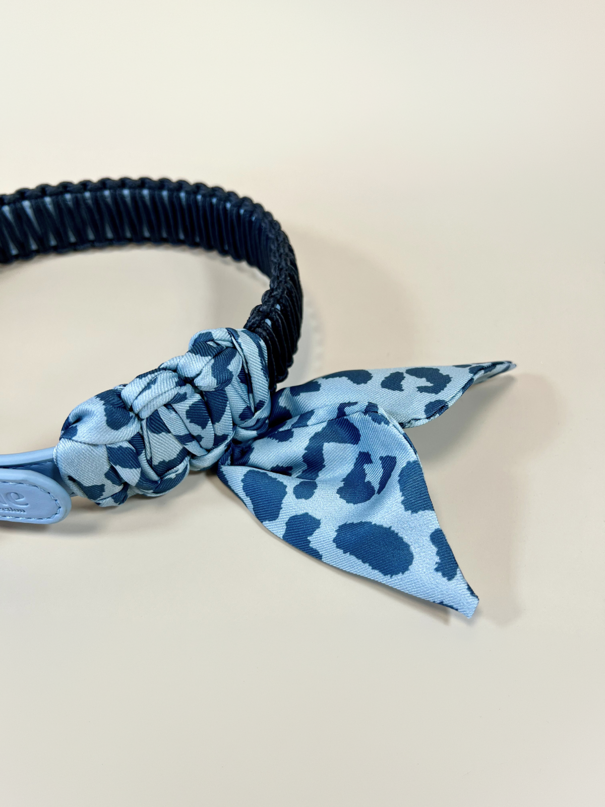 Collier-bandana Blue en simili cuir