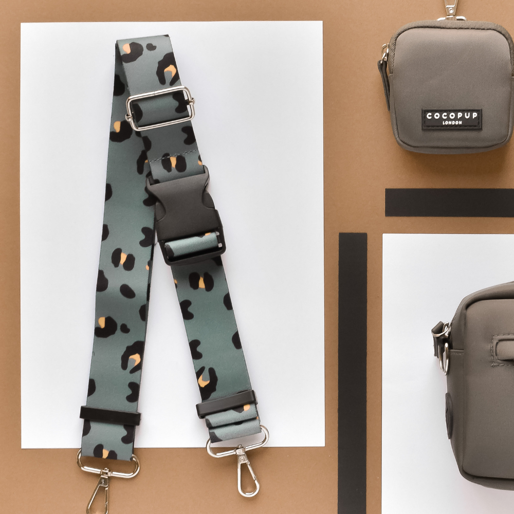 Ensemble Sac de promenade + sangle vert sauge léopard + pochette frifri pour chien - Moka