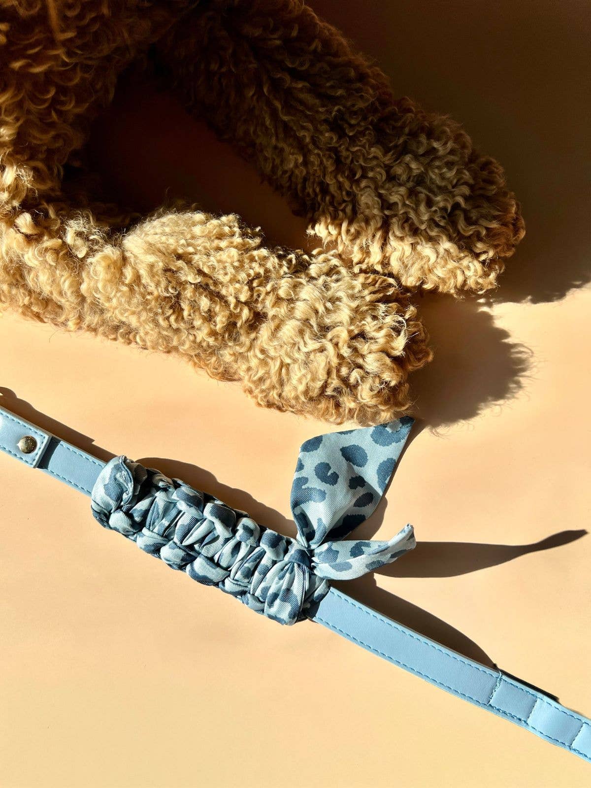 Laisse-bandana Blue multiposition en simili cuir