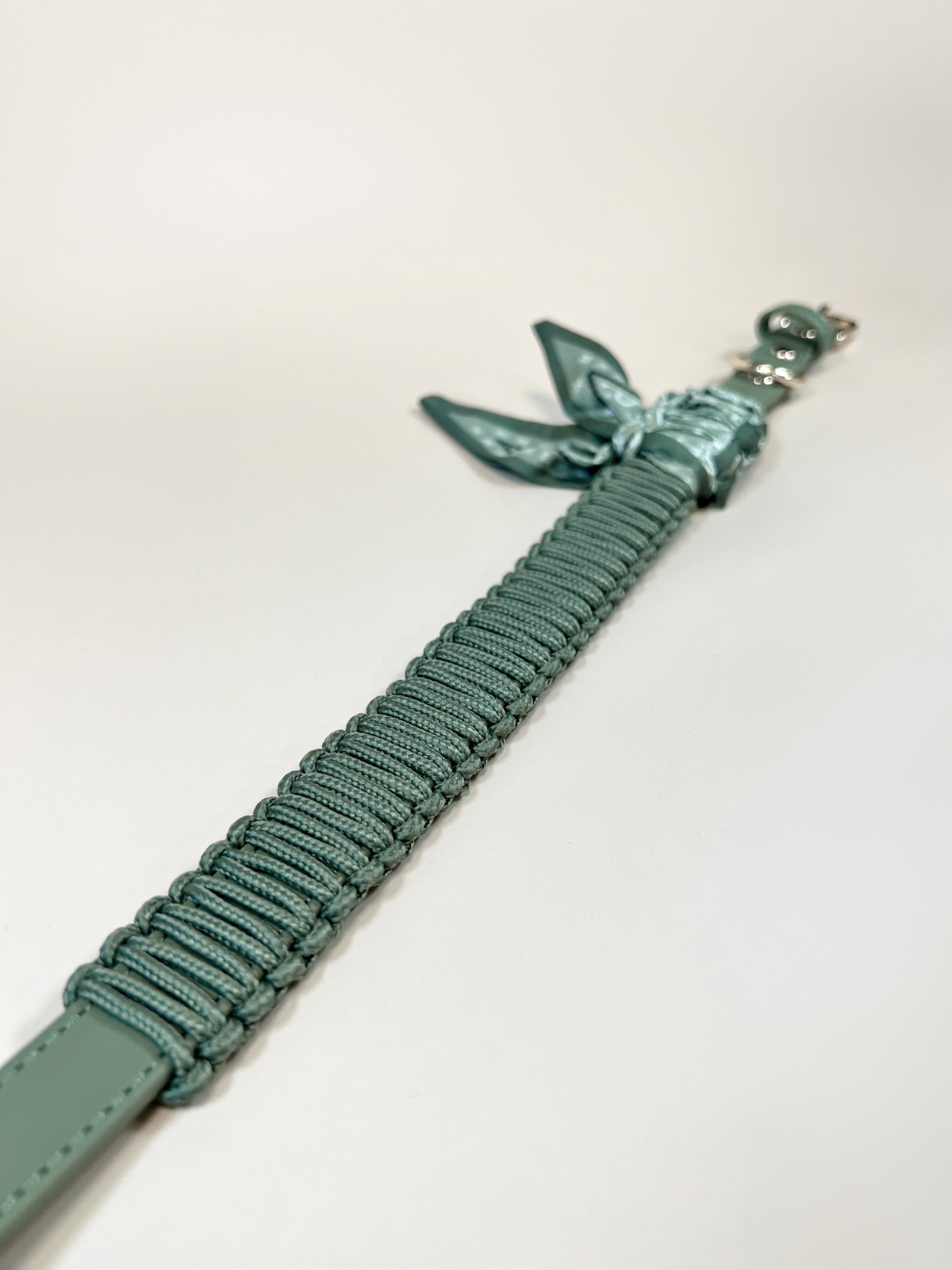 Collier-bandana Lichen en simili cuir
