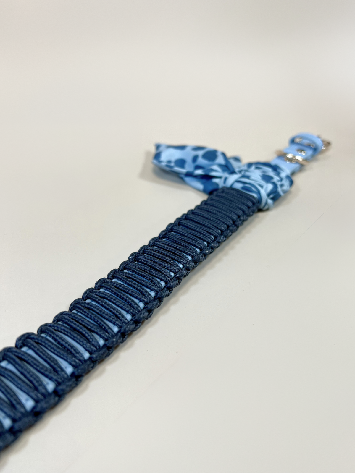 Collier-bandana Blue en simili cuir